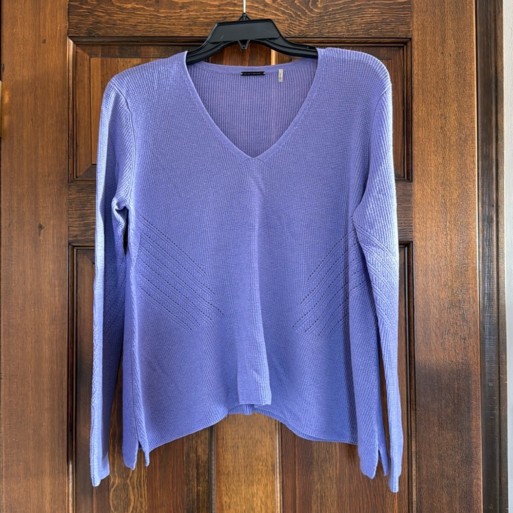Elie Tahari lavender sweater P
